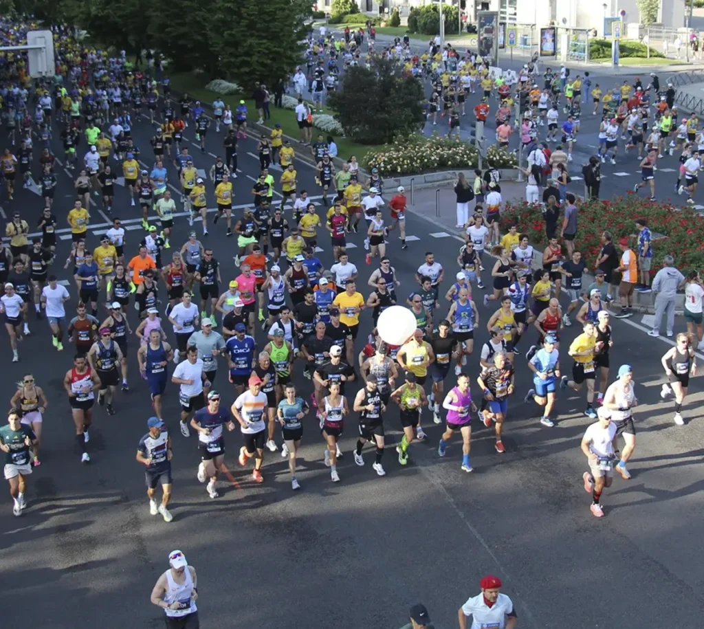 Salida multitudinaria de una carrera de running